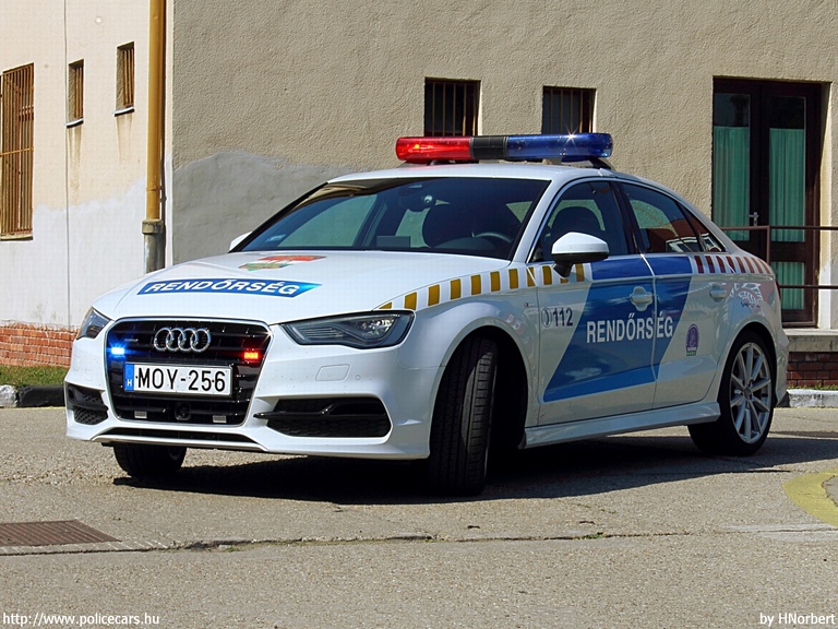 Audi A3 Limousine, fotó: HNorbert
Keywords: rendőrautó rendőrség rendőr magyar Magyarország MOY-256 police policecar Hungary hungarian