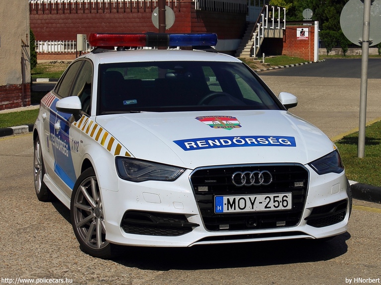 Audi A3 Limousine, fotó: HNorbert
Keywords: rendőrautó rendőrség rendőr magyar Magyarország MOY-256 police policecar Hungary hungarian