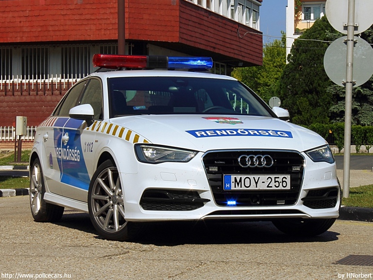Audi A3 Limousine, fotó: HNorbert
Keywords: rendőrautó rendőrség rendőr magyar Magyarország MOY-256 police policecar Hungary hungarian