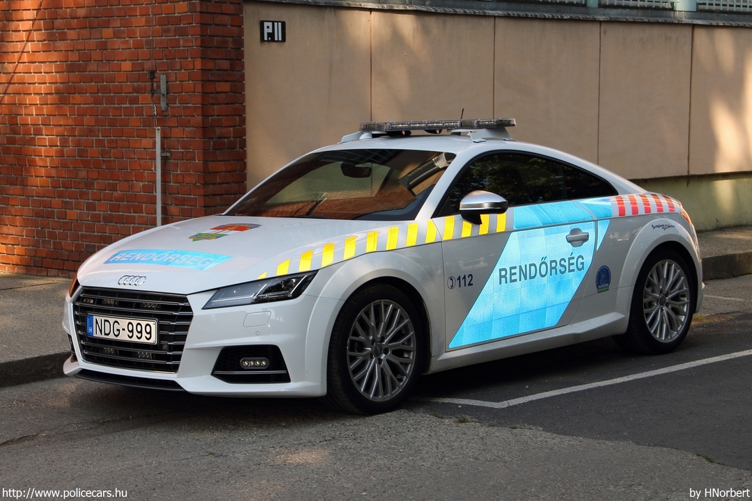 Audi TTs Coupe, fotó: HNorbert
Keywords: rendőr rendőrautó rendőrség magyar Magyarország NDG-999 police policecar Hungary hungarian