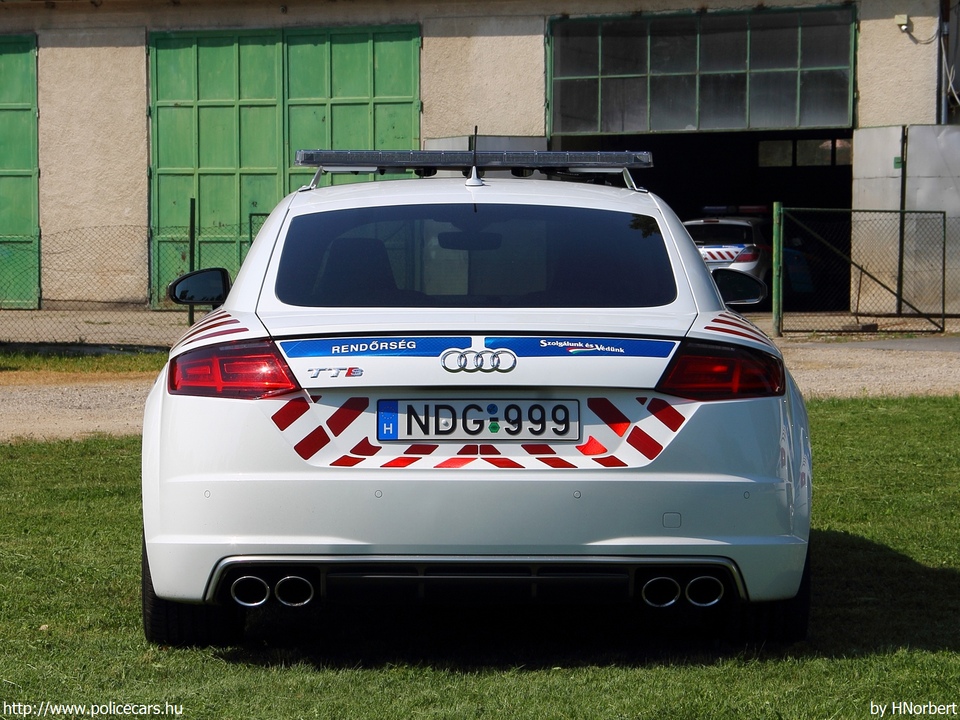 Audi TTs Coupe, fotó: HNorbert
Keywords: rendőr rendőrautó rendőrség magyar Magyarország NDG-999 police policecar Hungary hungarian