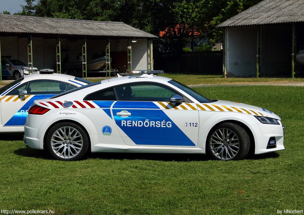 Audi TTs Coupe, fotó: HNorbert
Keywords: rendőr rendőrautó rendőrség magyar Magyarország NDG-999 police policecar Hungary hungarian