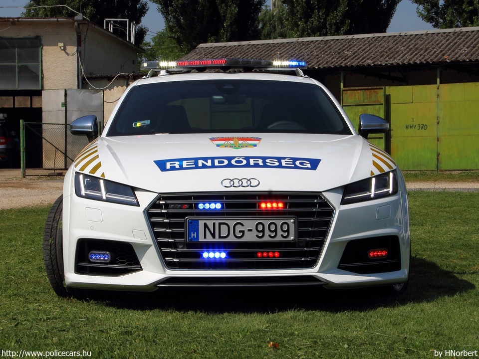 Audi TTs Coupe, fotó: HNorbert
Keywords: rendőr rendőrautó rendőrség magyar Magyarország NDG-999 police policecar Hungary hungarian