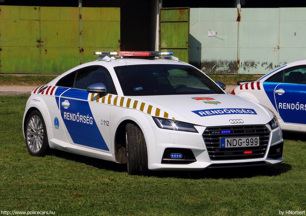 Audi TTs Coupe, fotó: HNorbert
Keywords: rendőr rendőrautó rendőrség magyar Magyarország NDG-999 police policecar Hungary hungarian