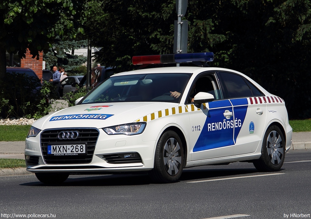 Audi A3 Limousine 1.4 TFSI, fotó: HNorbert
Keywords: rendőr rendőrautó rendőrség magyar Magyarország police policecar Hungary hungarian MXN-268