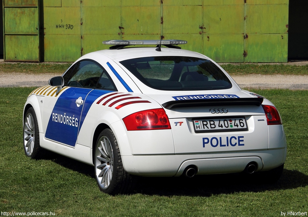 Audi TT, fotó: HNorbert
Keywords: rendőr rendőrautó rendőrség magyar Magyarország RB40-46 police policecar Hungary hungarian