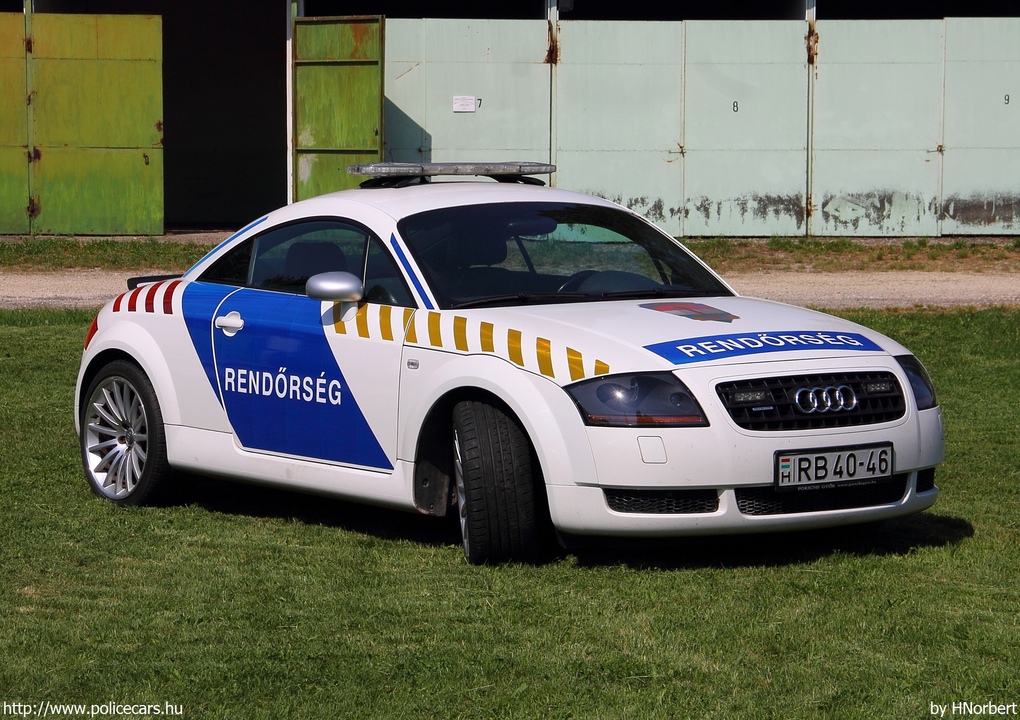 Audi TT, fotó: HNorbert
Keywords: rendőr rendőrautó rendőrség magyar Magyarország RB40-46 police policecar Hungary hungarian