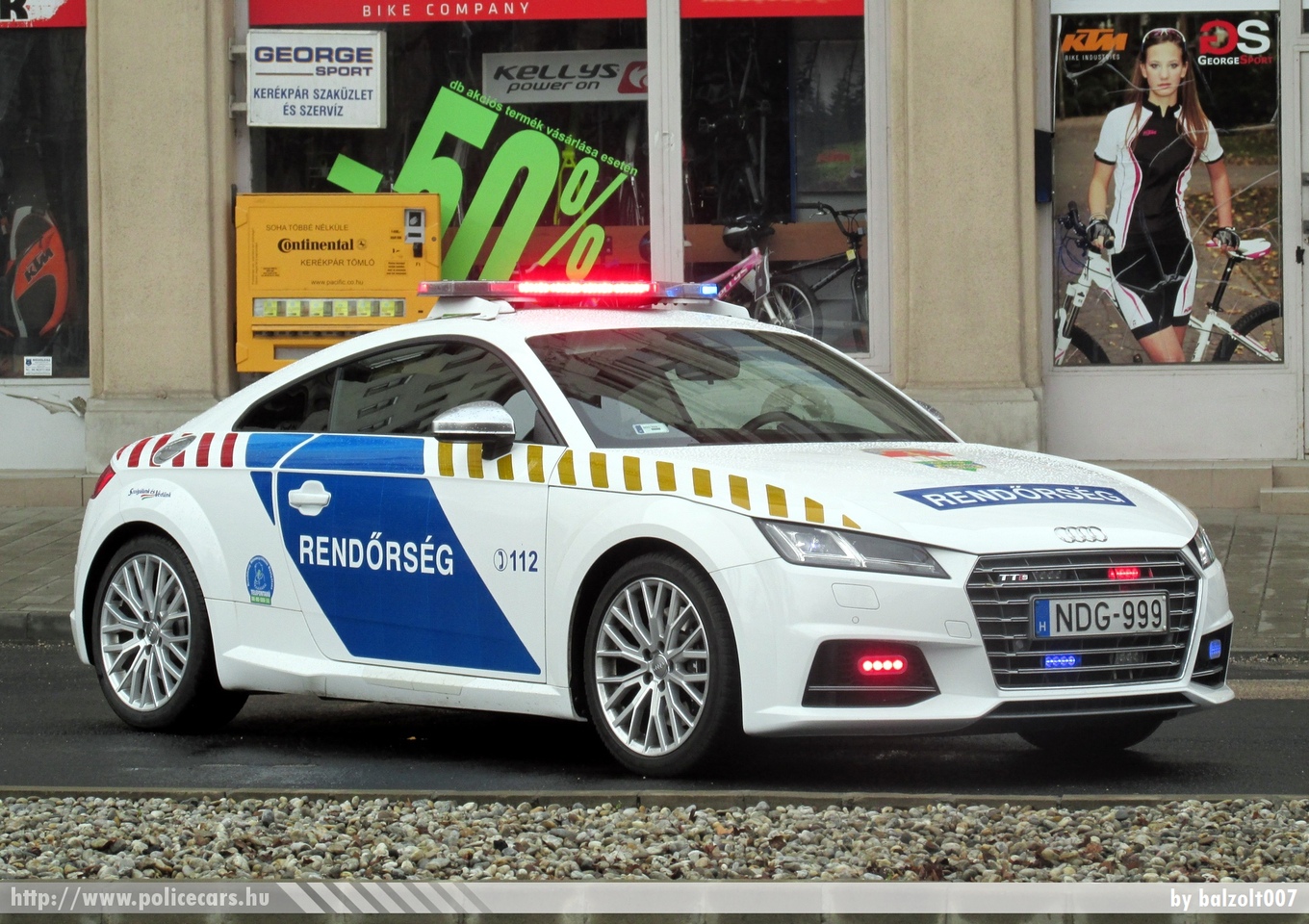 Audi TTs Coupe, fotó: balzolt007
Keywords: rendőr rendőrautó rendőrség magyar Magyarország NDG-999 police policecar Hungary hungarian