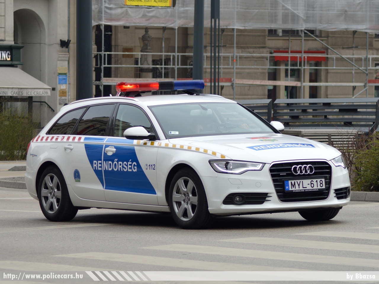 Audi A6 Avant V6 3.0 TDI quattro, fotó: Bbazsa
Keywords: rendőr rendőrautó rendőrség magyar Magyarország MYL-618 police policecar Hungary hungarian