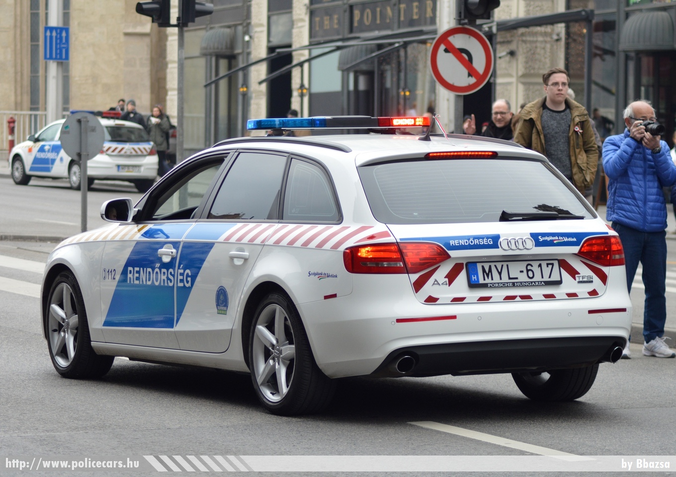 Audi A4 Avant 3.0 TFSI quattro, fotó: Bbazsa
Keywords: rendőr rendőrautó rendőrség magyar Magyarország MYL-617 police policecar Hungary hungarian