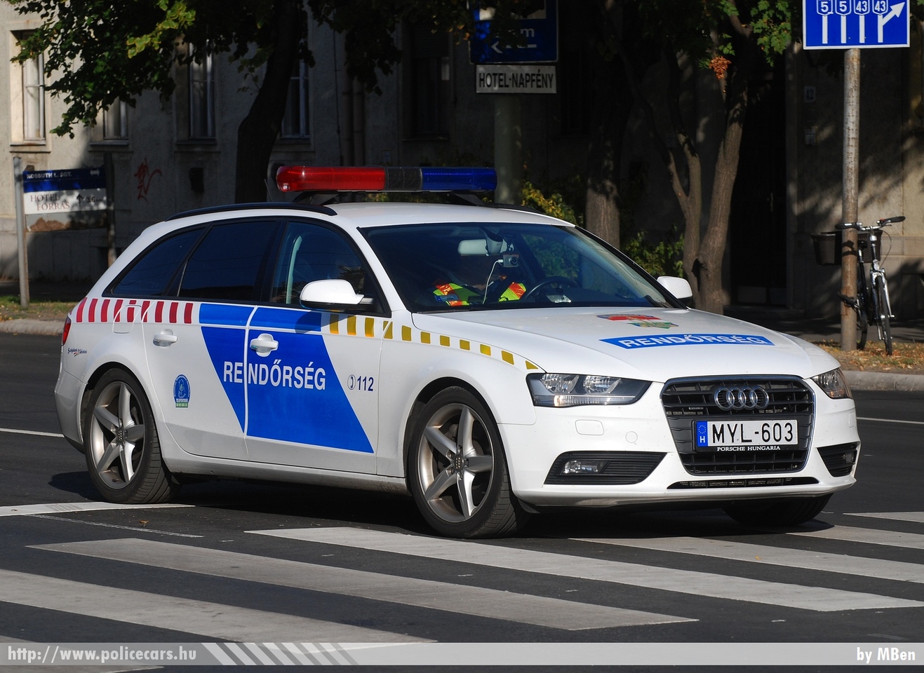 Audi A4 Avant 3.0 TFSI quattro, fotó: MBen
Keywords: rendőr rendőrautó rendőrség magyar Magyarország police policecar Hungary hungarian MYL-603
