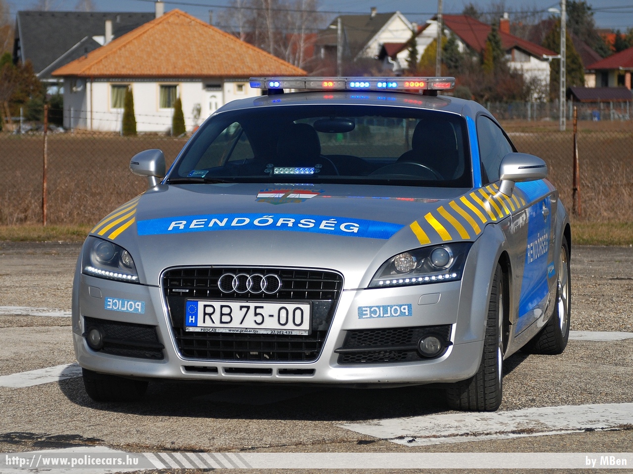 Audi TT, fotó: MBen
Keywords: rendőr rendőrautó rendőrség magyar Magyarország police policecar Hungary hungarian RB75-00
