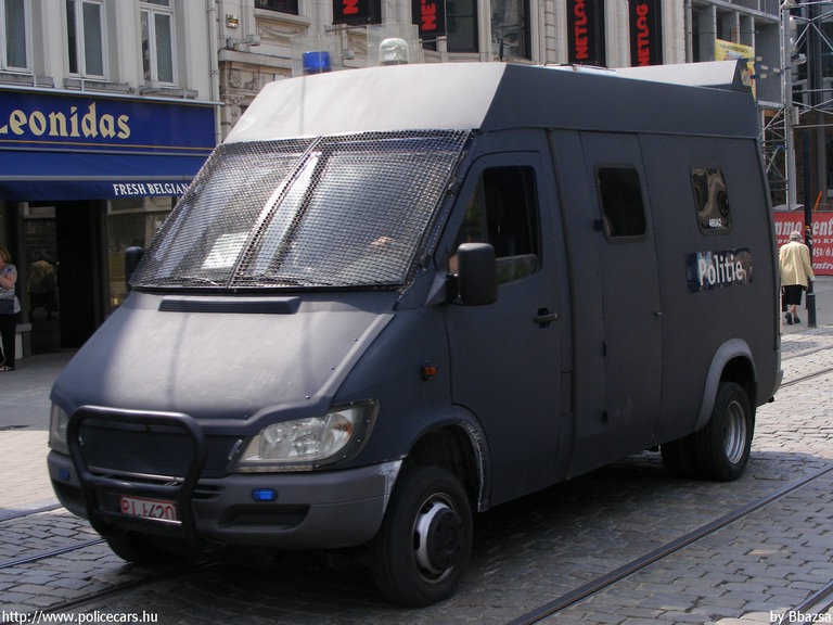 Mercedes Sprinter, fotó: Bbazsa
Keywords: rendőrautó rendőrség rendőr belga Belgium