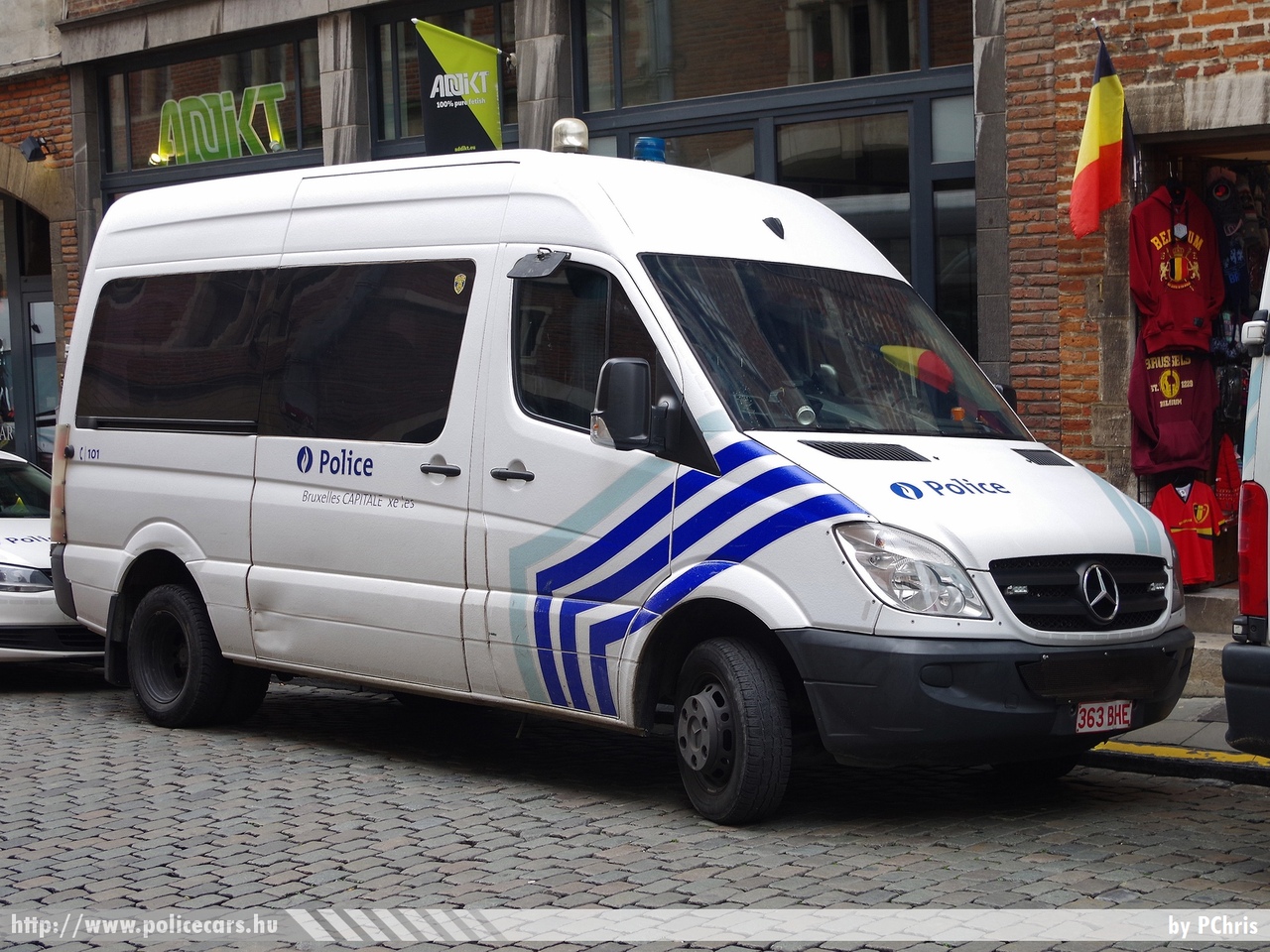 Mercedes-Benz Sprinter II, Brüsszel, fotó: PChris
Keywords: belga Belgium rendőr rendőrautó rendőrség belgian police policecar