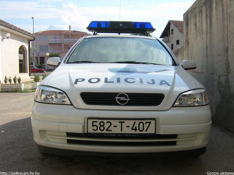Opel Astra G, fotó: Gzozzo pictures
Keywords: Bosznia-Hercegovina bosnyák rendőr boszniai rendőrautó rendőrség
