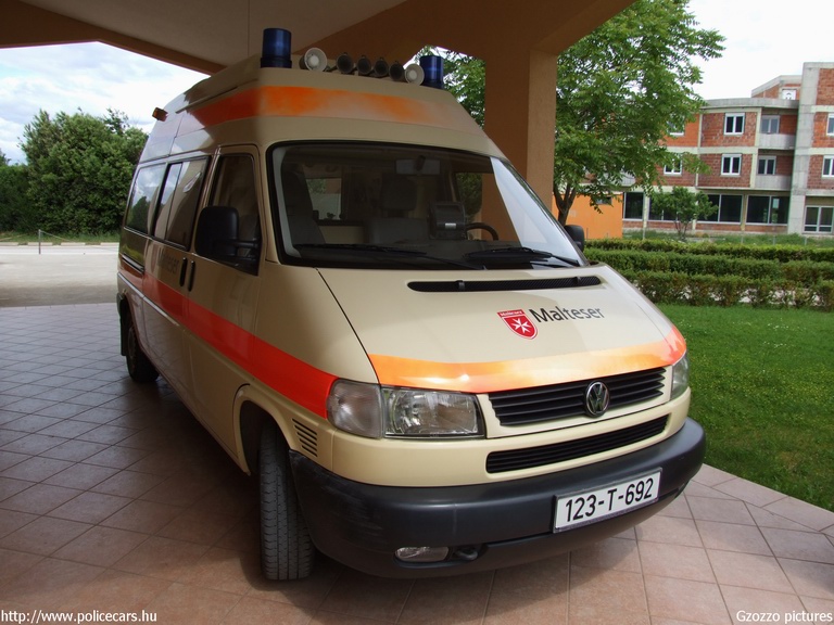 Volkswagen Transporter T4, fotó: Gzozzo pictures
Keywords: Bosznia-Hercegovina bosnyák boszniai mentő mentőautó