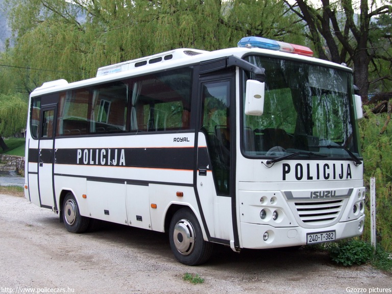 Isuzu Royal, fotó: Gzozzo pictures
Keywords: Bosznia-Hercegovina bosnyák rendőr boszniai rendőrautó rendőrség