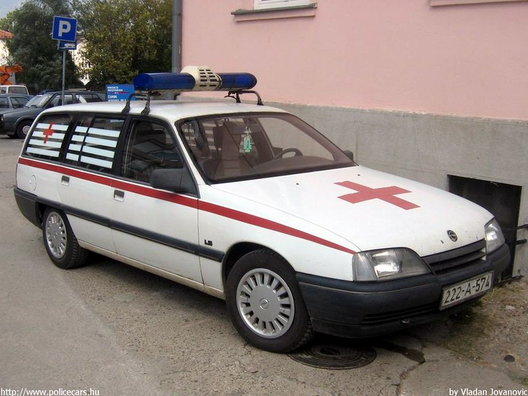Opel Omega, fotó: Vladan Jovanovic
Keywords: Bosznia-Hercegovina bosnyák boszniai mentő mentőautó