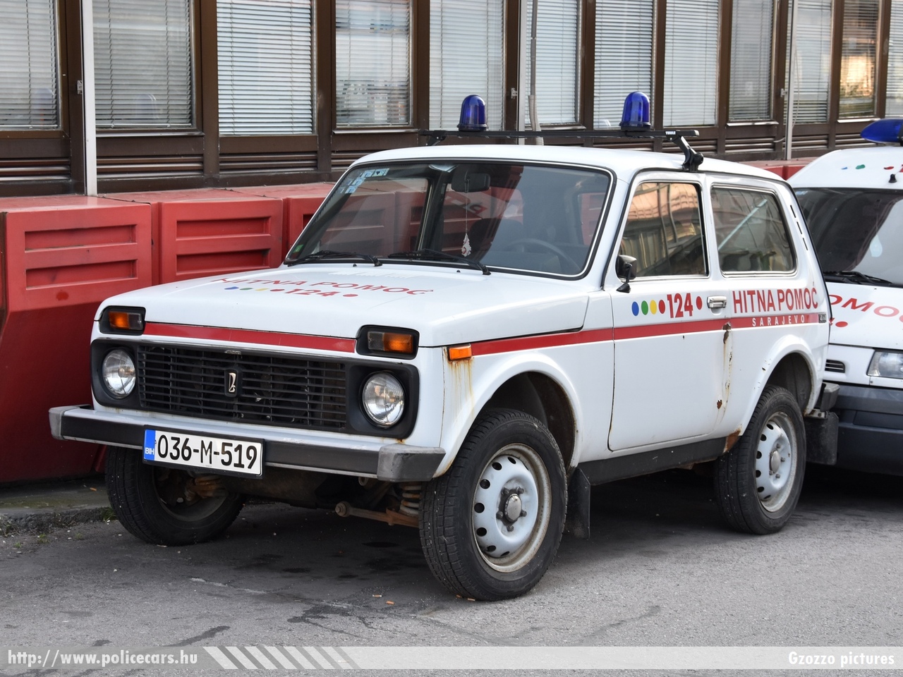 Lada Niva, Sarajevo, fotó: Gzozzo pictures
Keywords: Bosznia-Hercegovina mentő mentőautó bosnia bosnia-herzegovina ambulance