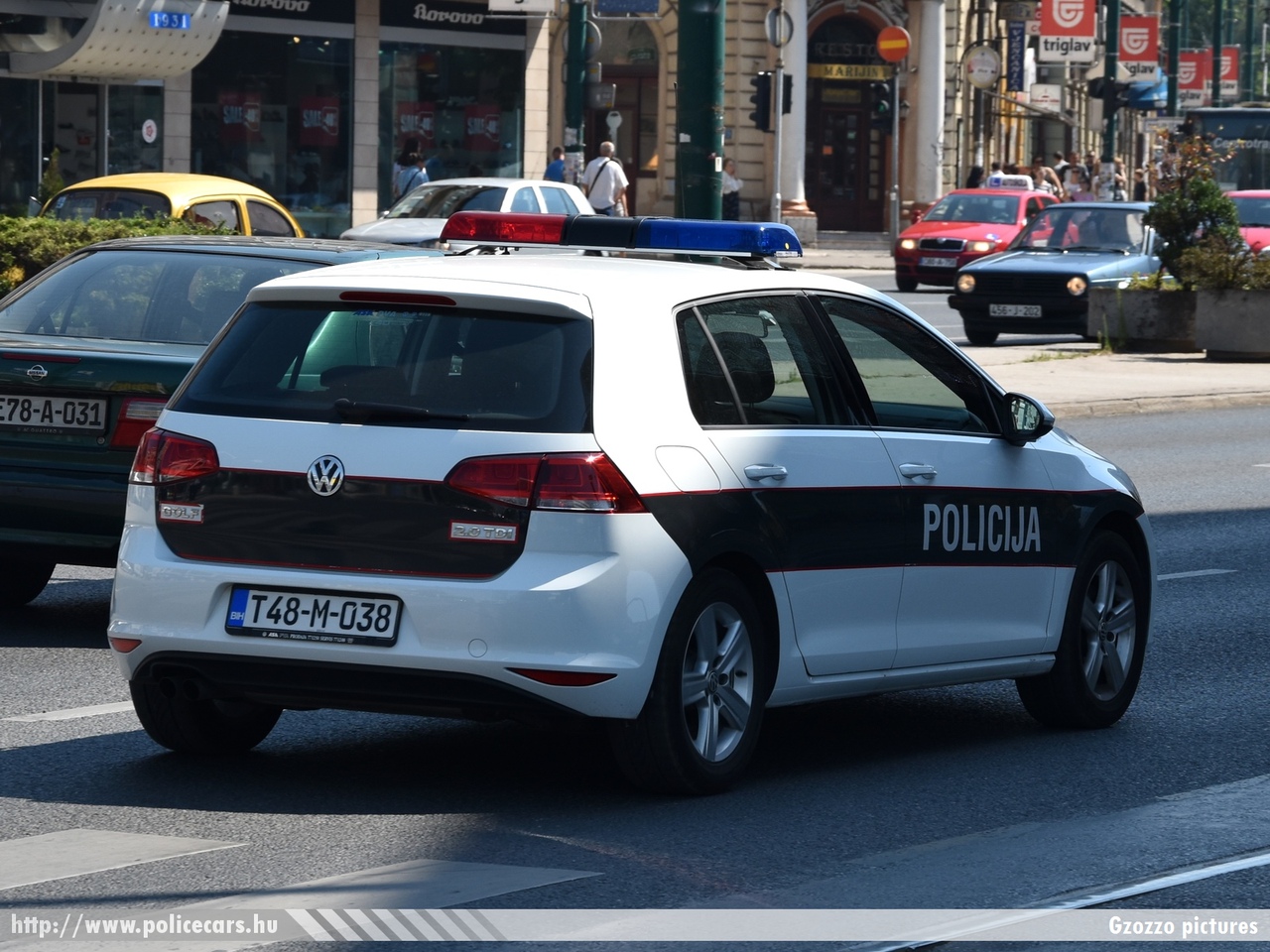 Volkswagen Golf VI, Policija, MUP Kantona Sarajevo, fotó: Gzozzo pictures
Keywords: Bosznia-Hercegovina rendőr rendőrautó rendőrség bosnia bosnia-herzegovina police policecar