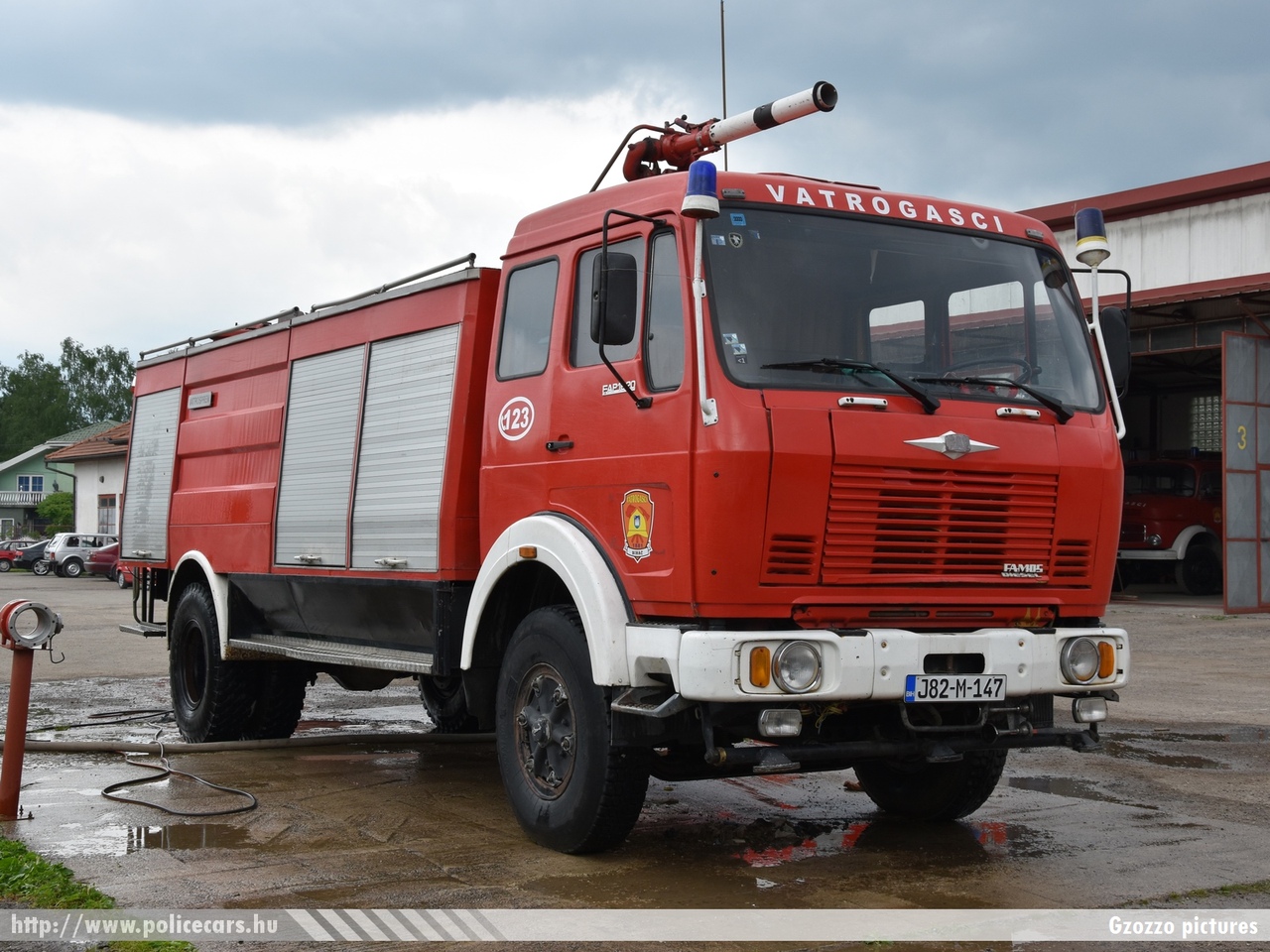 FAP 1620, fotó: Gzozzo pictures
Keywords: Bosznia-Hercegovina tûzoltó tûzoltóautó tûzoltóság bosnia bosnia-herzegovina fire firetruck