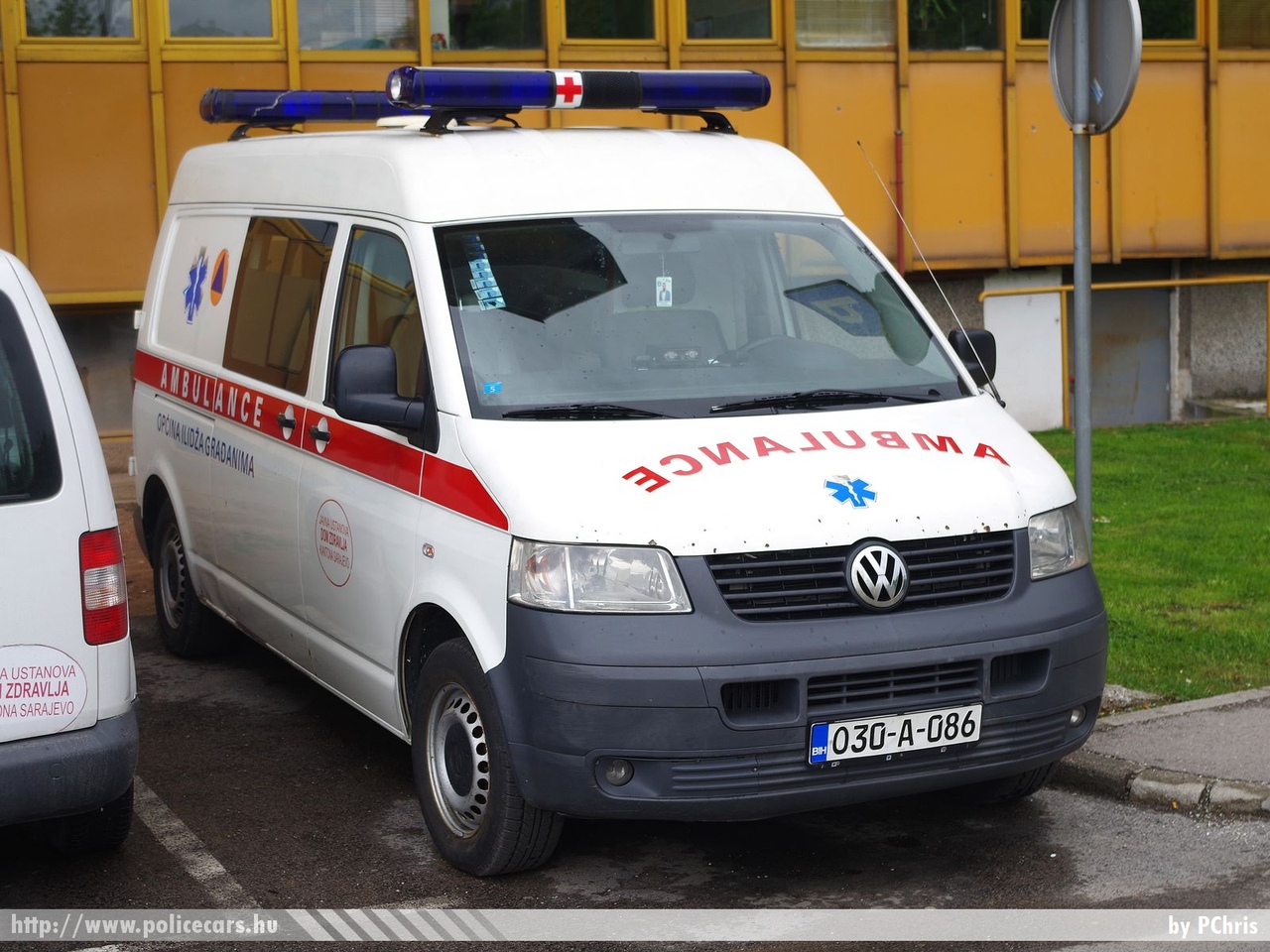 Volkswagen Transporter T5, Sarajevo, fotó: PChris
Keywords: Bosznia-Hercegovina mentő mentőautó bosnia bosnia-herzegovina ambulance bosnyák