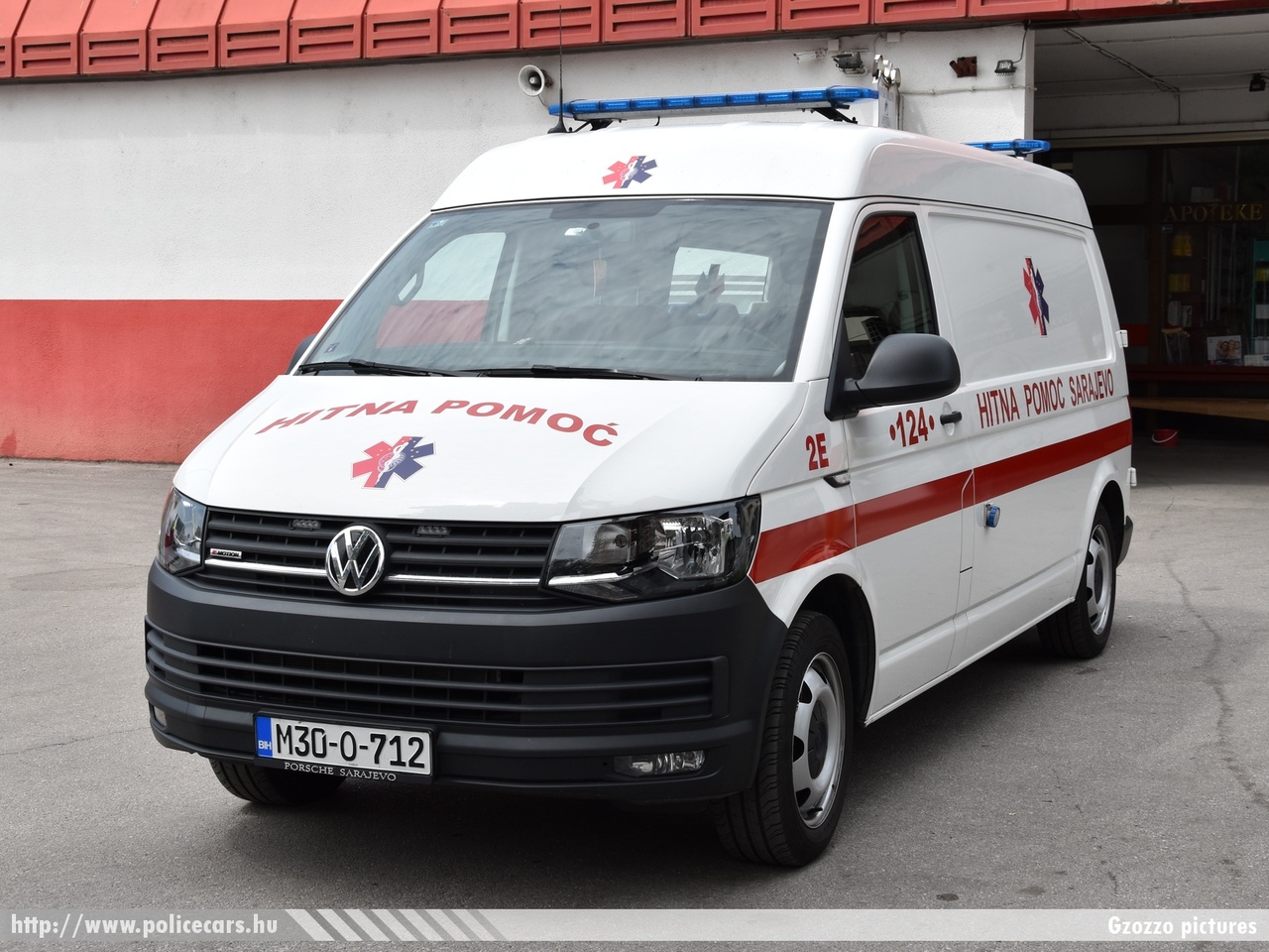 Volkswagen Transporter T6, Sarajevo, fotó: Gzozzo pictures
Keywords: Bosznia-Hercegovina mentő mentőautó bosnia bosnia-herzegovina ambulance bosnyák