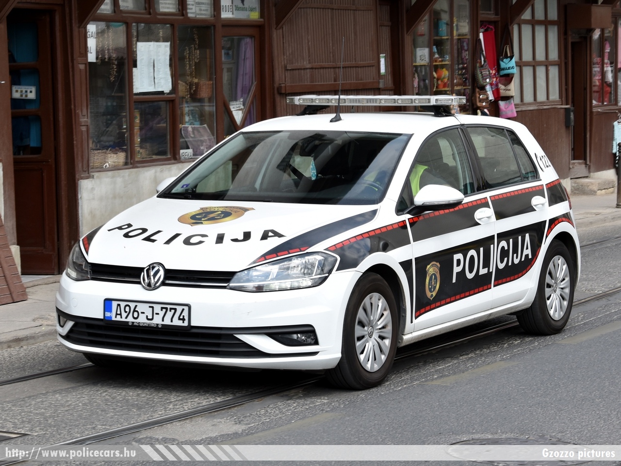 Volkswagen Golf VII, Sarajevo, fotó: Gzozzo pictures
Keywords: Bosznia-Hercegovina bosnia bosnia-herzegovina bosnyák police policecar rendőrautó rendőr rendőrség