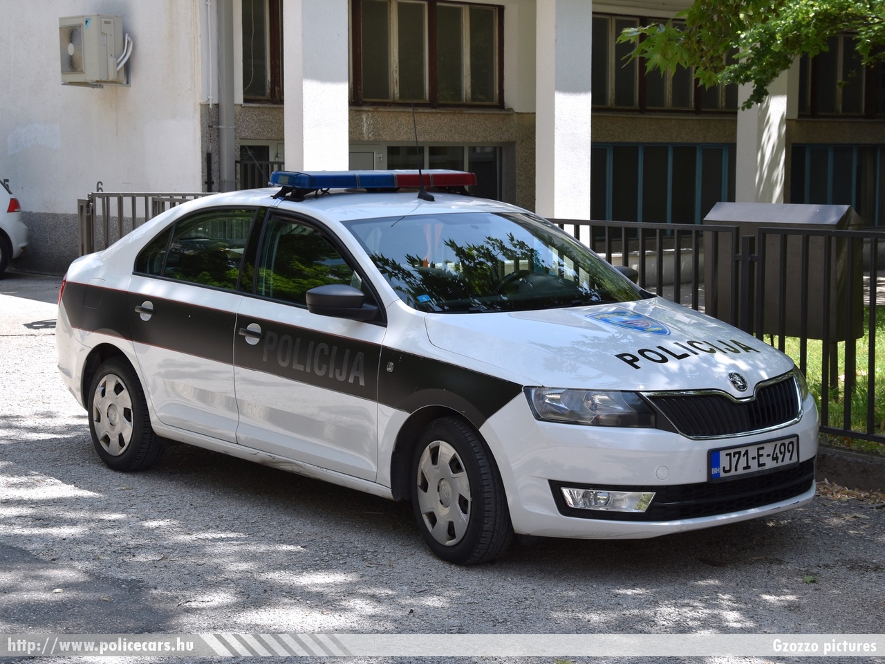 Skoda Rapid, Mostar, fotó: Gzozzo pictures
Keywords: Bosznia-Hercegovina bosnia bosnia-herzegovina bosnyák police policecar rendőrautó rendőr rendőrség