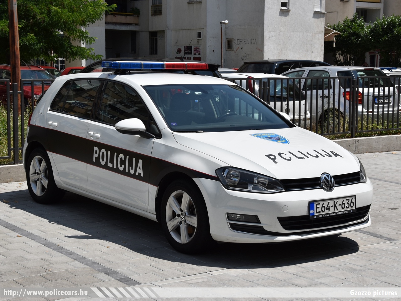 Volkswagen Golf VII, Mostar, fotó: Gzozzo pictures
Keywords: Bosznia-Hercegovina bosnia bosnia-herzegovina bosnyák police policecar rendőrautó rendőr rendőrség