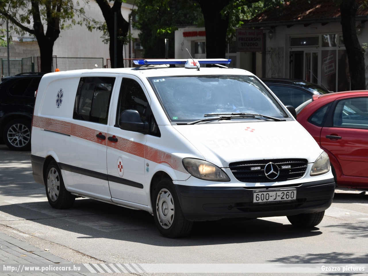 Mercedes Vito, fotó: Gzozzo pictures
Keywords: Bosznia-Hercegovina mentő mentőautó bosnia bosnia-herzegovina ambulance bosnyák