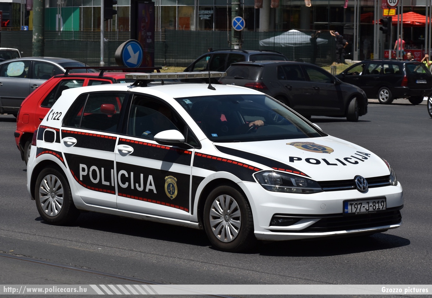 Volkswagen Golf VII, Szarajevó, fotó: Gzozzo pictures
Keywords: Bosznia-Hercegovina bosnia bosnia-herzegovina bosnyák police policecar rendőrautó rendőr rendőrség