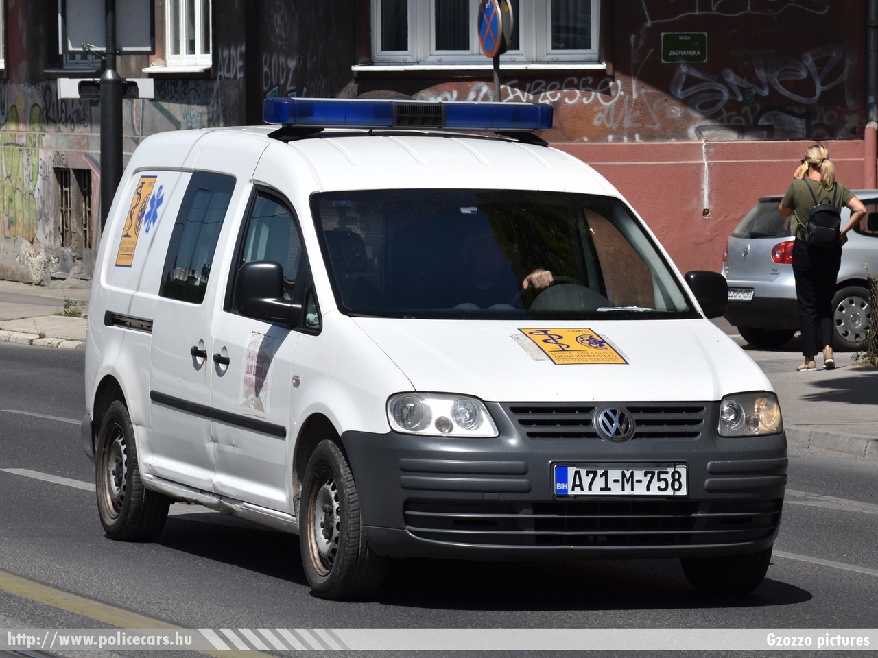 Volkswagen Caddy, fotó: Gzozzo pictures
Keywords: Bosznia-Hercegovina mentő mentőautó bosnia bosnia-herzegovina ambulance bosnyák