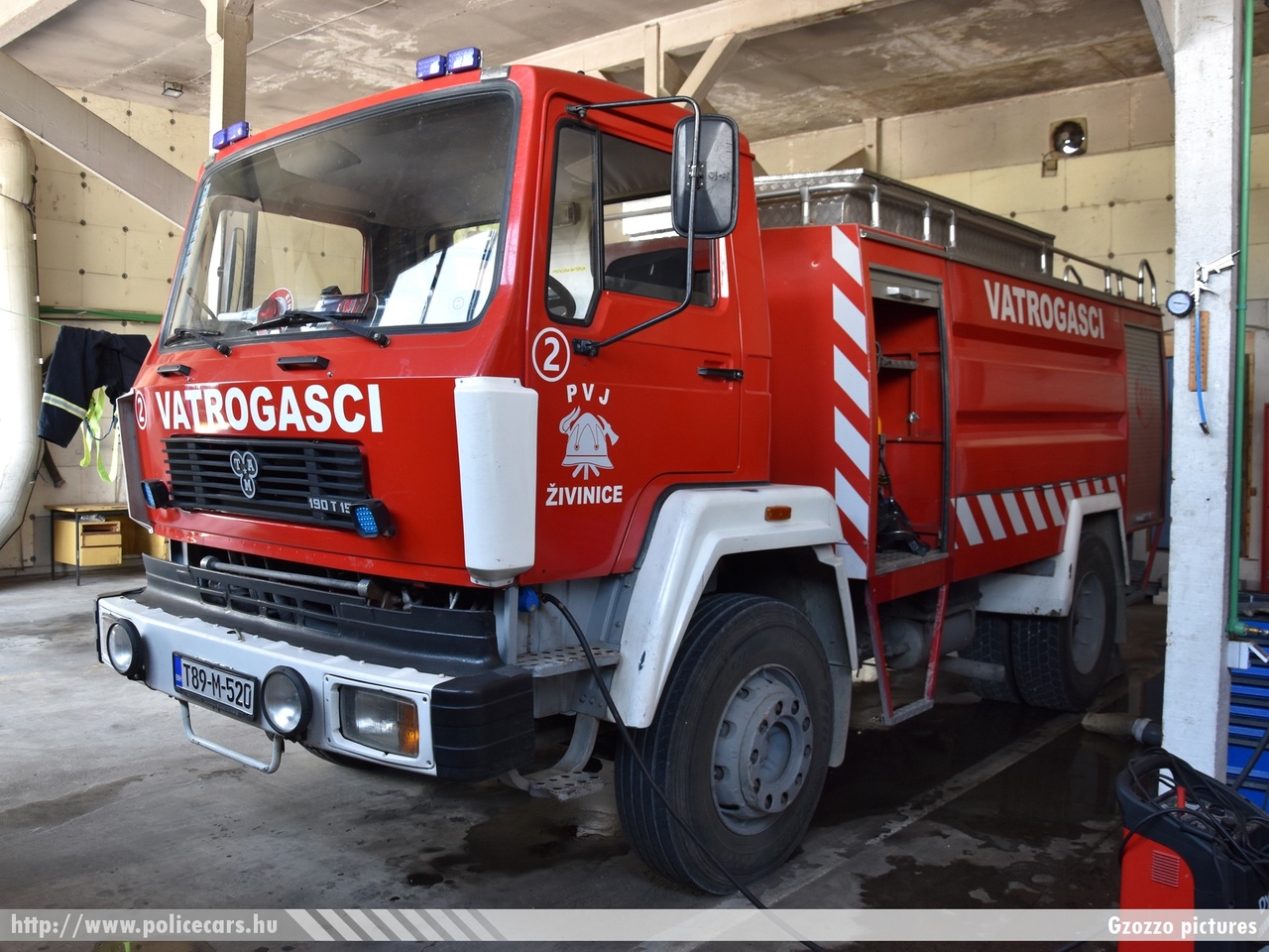 TAM 190 T15, Profesionalna vatrogasna jedinica Živinice, fotó: Gzozzo pictures
Keywords: Bosznia-Hercegovina tûzoltó tûzoltóautó tûzoltóság bosnia bosnia-herzegovina fire firetruck bosnyák
