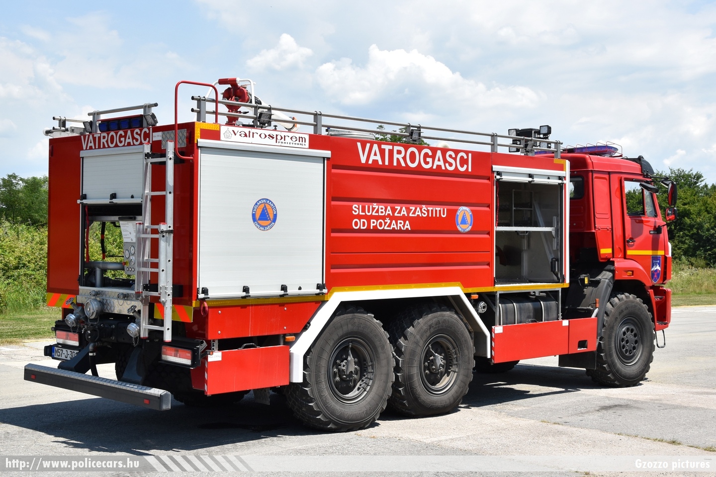 Kamaz 4311 Vatrosprem, Profesionalna vatrogasna jedinica Živinice, fotó: Gzozzo pictures
Keywords: Bosznia-Hercegovina tûzoltó tûzoltóautó tûzoltóság bosnia bosnia-herzegovina fire firetruck bosnyák