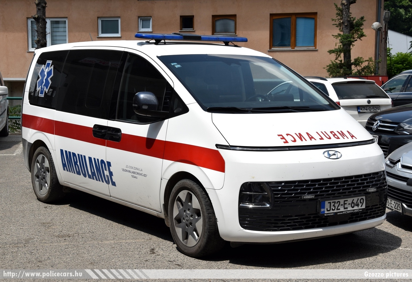 Hyundai Staria 2.2 CRDi, JZU Dom zdravlja Izudin Mulabećirović Izo, Tešanj, fotó: Gzozzo pictures
Keywords: Bosznia-Hercegovina mentő mentőautó bosnia bosnia-herzegovina ambulance bosnyák boszniai
