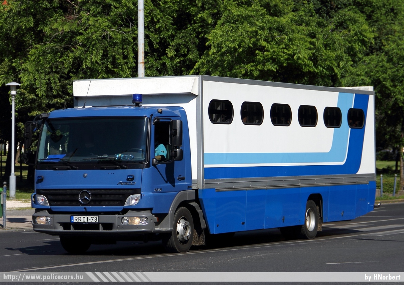 Mercedes-Benz Atego 1218, Országos Büntetés-végrehajtási Intézet, fotó: HNorbert
Keywords: BV RR01-78 BV magyar Magyarország Hungary hungarian prison  Büntetés-végrehajtás
