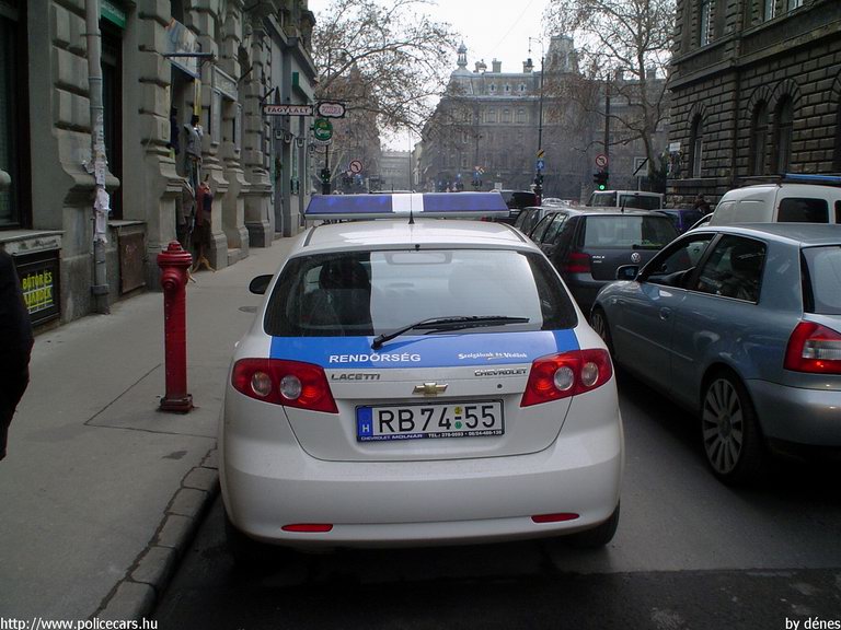 Chevrolet Lacetti, fotó: dénes
Keywords: rendőr rendőrség rendőrautó magyar Magyarország RB74-55 Hungary hungarian police policecar