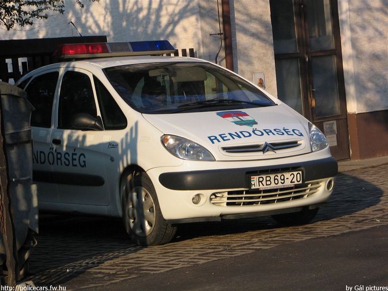 Citroen Xsara Picasso, fotó: Gál András
Keywords: rendőrség rendőr rendőrautó RB69-20 magyar Magyarország hungarian Hungary police policecar