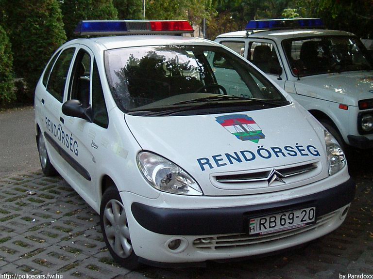 Citroen Xsara Picasso, fotó: Paradoxx
Keywords: rendőrség rendőr rendőrautó RB69-20 magyar Magyarország hungarian Hungary police policecar