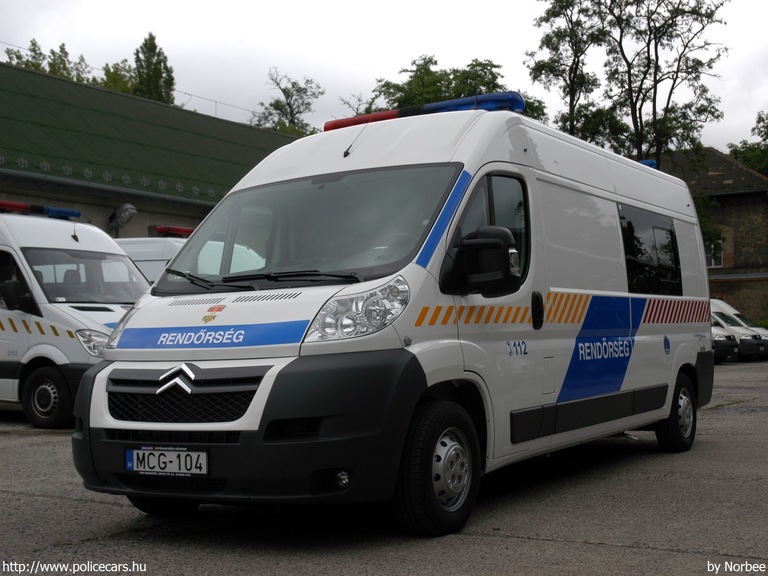 Citroen Jumper, fotó: Norbee
Keywords: rendőrség rendőr rendőrautó magyar Magyarország MCG-104 hungarian Hungary police policecar