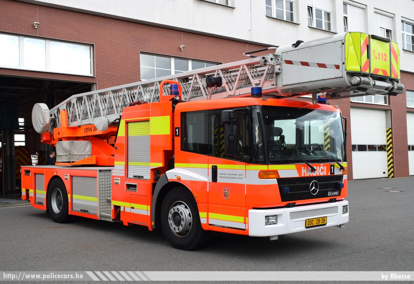Mercedes Econic, Ostrava, fotó: Bbazsa
Keywords: Czech cseh Csehország tûzoltó tûzoltóautó fire firetruck