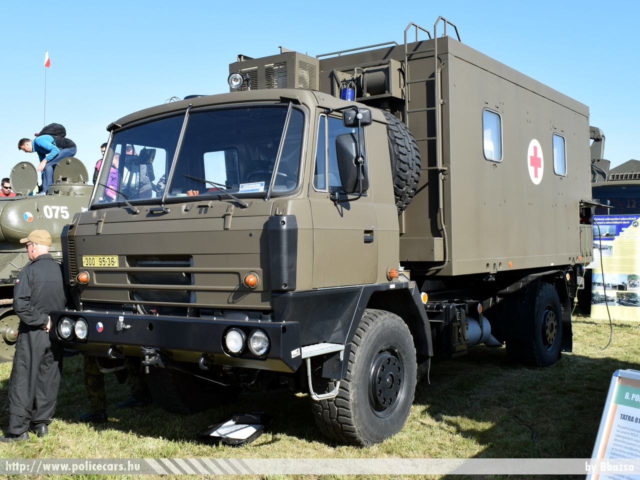 Tatra, fotó: Bbazsa
Keywords: Czech cseh Csehország military katonai mentő mentőautó ambulance