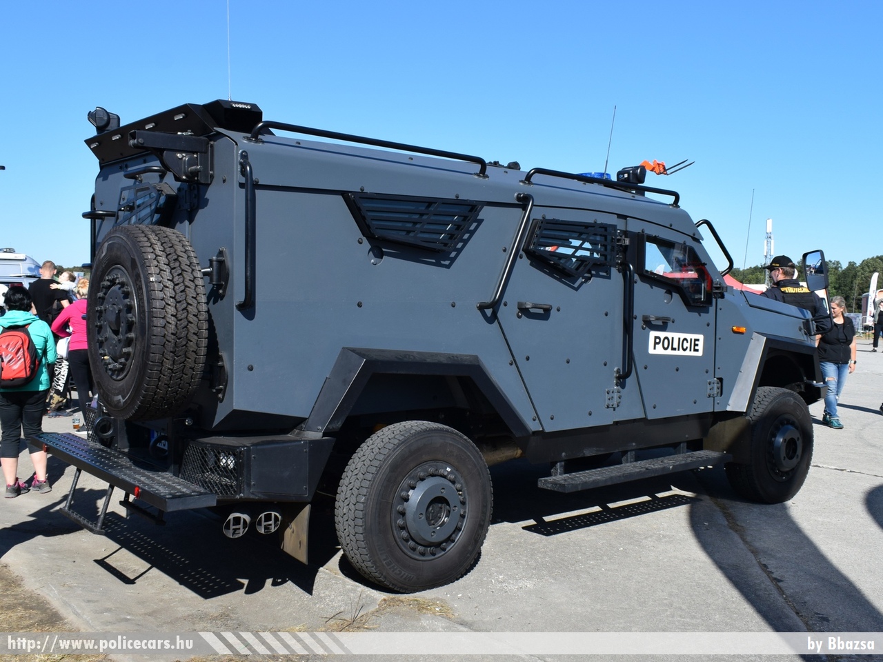 Tatra T-KAT, fotó: Bbazsa
Keywords: Czech cseh Csehország rendőr rendőrség rendőrautó police policecar