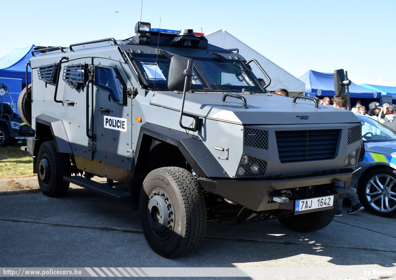 Tatra T-KAT, fotó: Bbazsa
Keywords: Czech cseh Csehország rendőr rendőrség rendőrautó police policecar