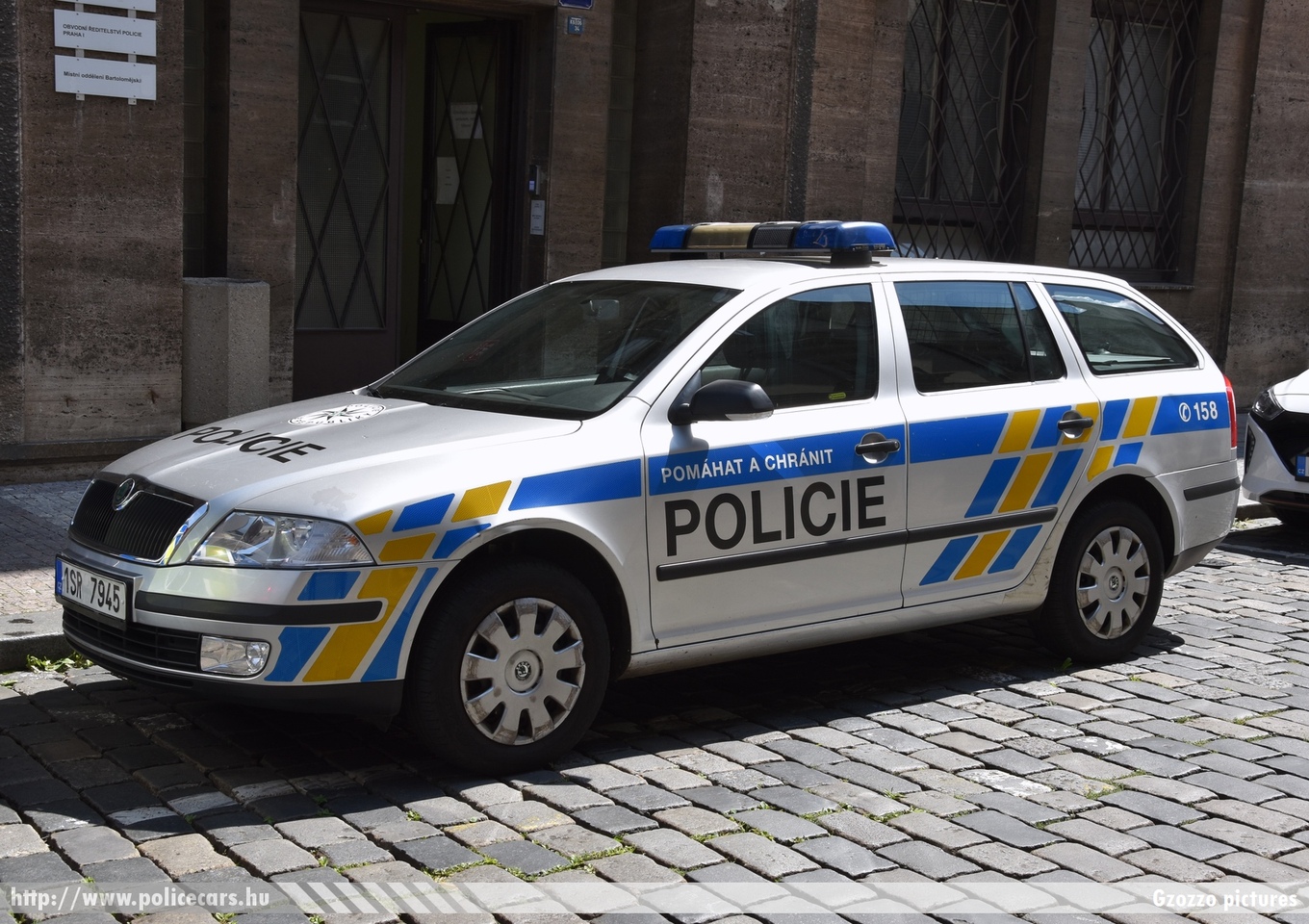 Skoda Octavia II, fotó: Gzozzo pictures
Keywords: cseh Csehország czech police policecar rendőrautó rendőr