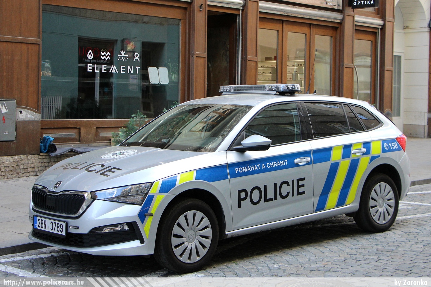 Skoda Scala, fotó: Zaronka
Keywords: cseh Csehország czech police policecar rendőrautó rendőr