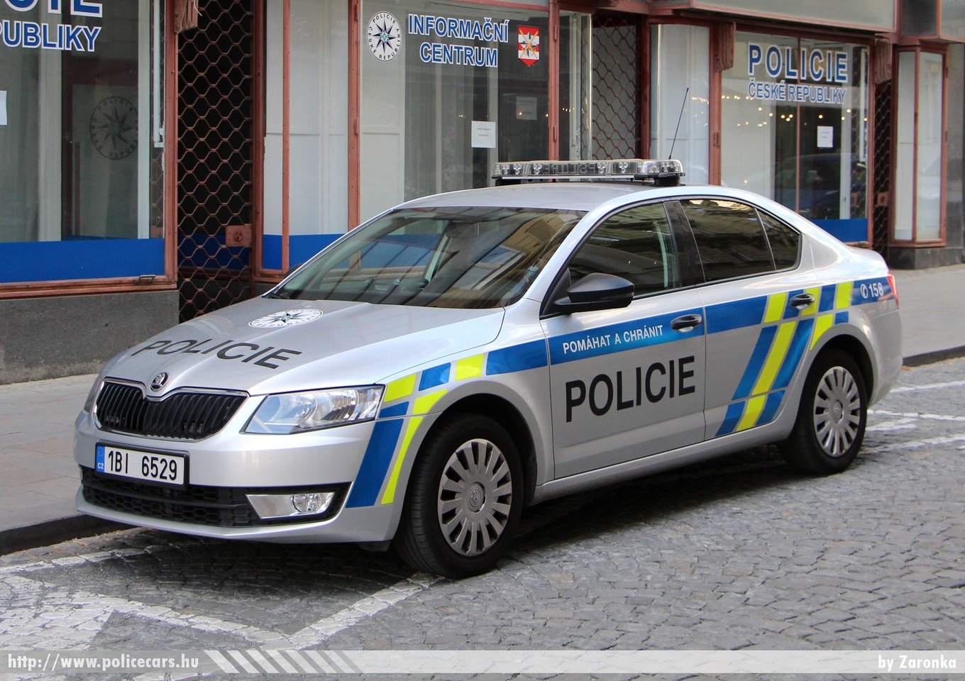 Skoda Octavia III, fotó: Zaronka
Keywords: cseh Csehország czech police policecar rendőrautó rendőr