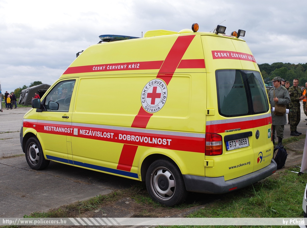 Volkswagen Transporter T5, Český červený kříž, fotó: PChris
Keywords: cseh Csehország czech mentő mentőautó ambulance