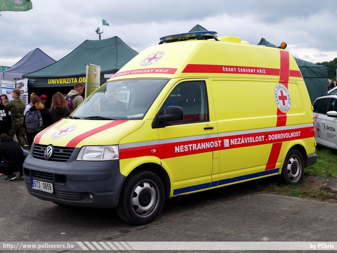 Volkswagen Transporter T5, Český červený kříž, fotó: PChris
Keywords: cseh Csehország czech mentő mentőautó ambulance